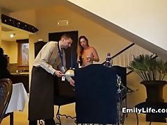 Gadis-gadis telanjang open door untuk Layanan